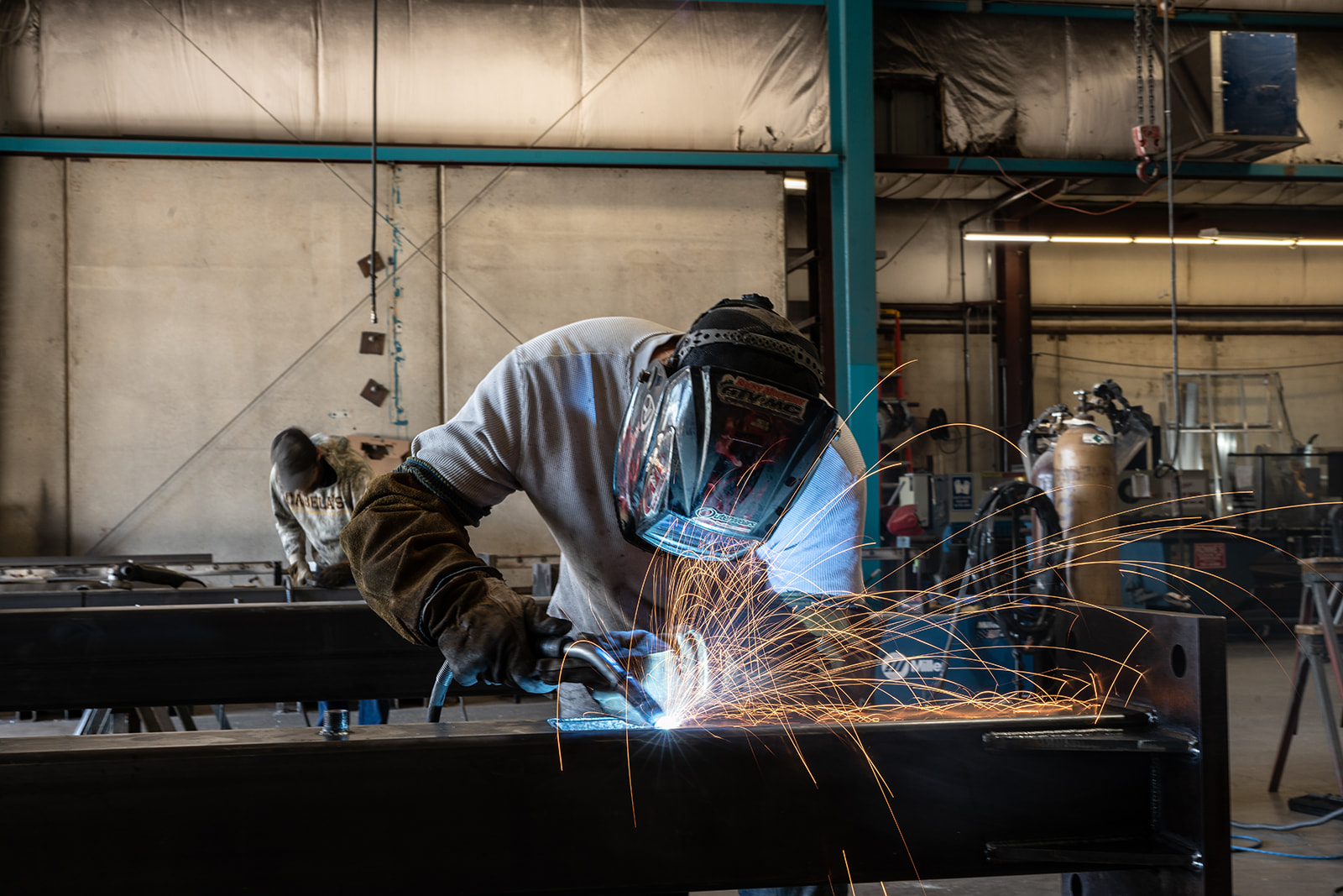 Precision metal fabrication and welding for LED frames, aluminium sign structures, weatherproof billboard supports, and custom display components for indoor and outdoor signage