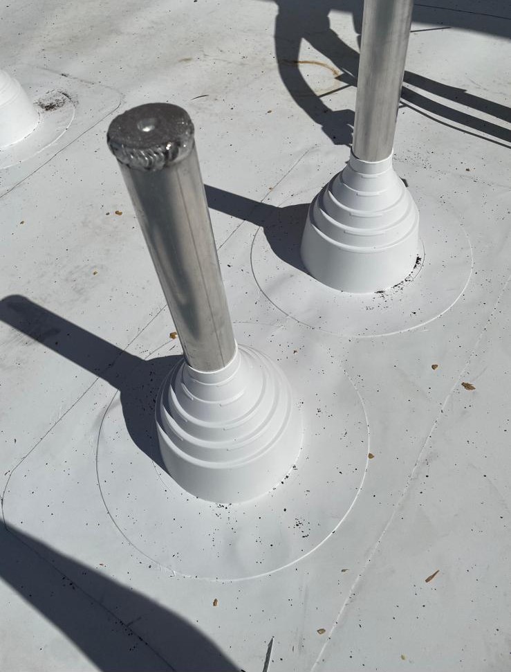 Galvanized leg with female cap threading